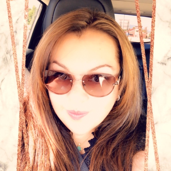 Meet your Posher, Aspasia - Picture 1 of 1